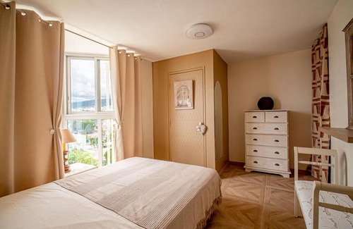 Saint-Denis Apartment | T3 - L' Anaxa - 65m² - champ fleuri, 2 chambres.