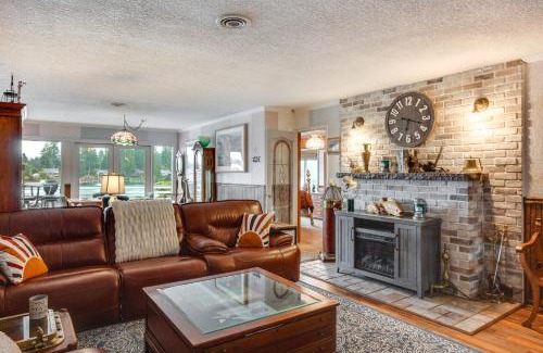 Lakewood House | Tacoma Home on Steilacoom Lake with Dock!