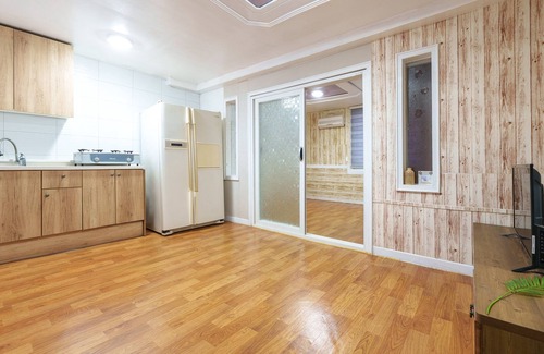 Kkotchi House | Taean Vintage House Pet-friendly Pension