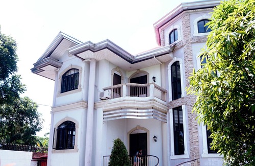 Silang House | Tagaytay Farm Hills 500+ sq m House In Gated Res'd'l Area, family friendly+pool