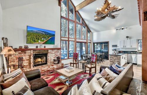 Kingswood Estates House | Tahoe Cozy Cabin Hottub Retreat 9 Min Northstar