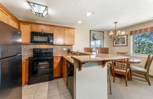 Tahoe Village Apartment | Tahoe Ridge - Skiers Haven with Spectacular Views