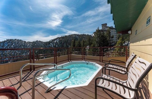 Tahoe Village Apartment | Tahoe Ridge - Skiers Haven with Spectacular Views