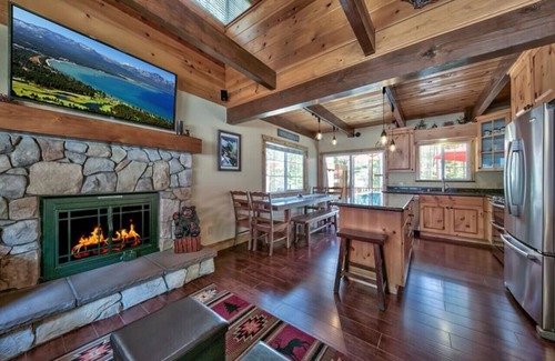 Country Club Estates Cabin | Tahoe Townie - Cozy Cabin in South Lake Tahoe!