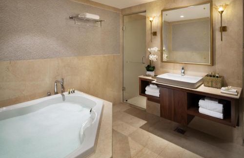 Nishat-Shalimar Hotel | Taj Dal View Srinagar