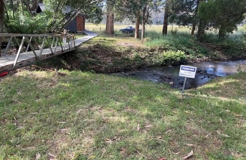 Camena Cabin | Take a break and unwind in this peaceful and relaxing bush setting n