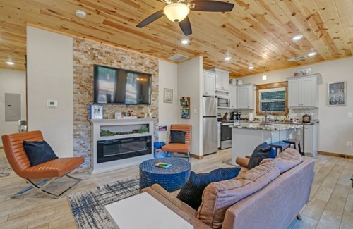 Broken Bow Cabin | Take a Family Escape to the Smokin' Buck Cabin!