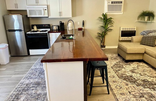 Holladay Apartment | Take a holiday in Holladay at “The Station”. Charming 1-bed room with AC, WiFi