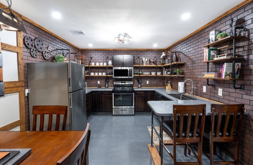 Springdale House | Take a trip to the Industrial Age in this centrally-located townhome.