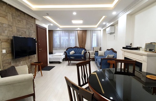 Cihangir Apartment | Taksim Cihangir Apt. Family & Friends 2BR: Sleeps 8, Central Location, Open Plan