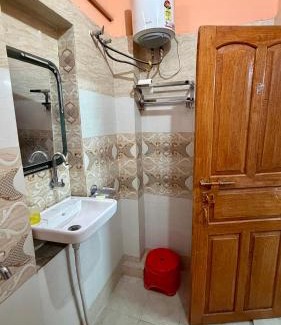 Varanasi Cabin | Tandon Lodge On The Ganga Ghat Homestay