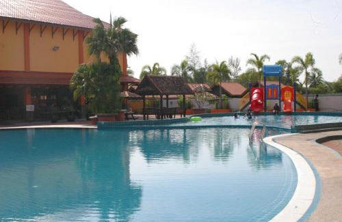 Kampong Raja Resort | Tanjung Demong Beach Resort