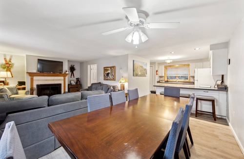 North Creek House | Tannery 64h - Family Retreat With Modern Comforts 3 Bedroom Townhouse by The Summit at Gore Mountain