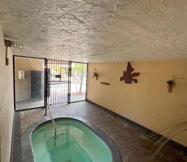 Tarpon Springs Hotel | Tarpon Shores Inn