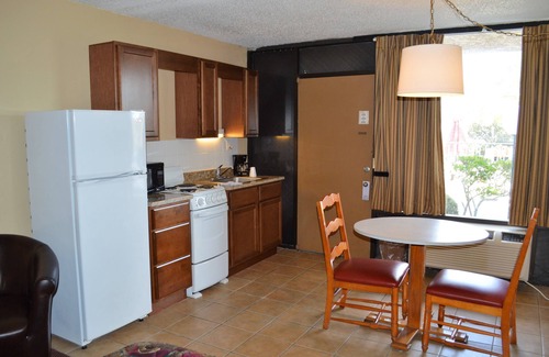 Tarpon Springs Hotel | Tarpon Shores Inn