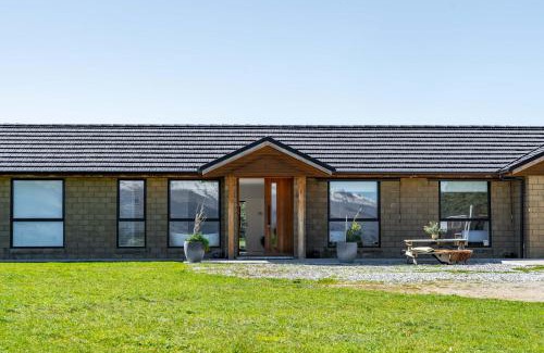 Tarras House | Tarras Serenity Haven - Mountain Views and Calm