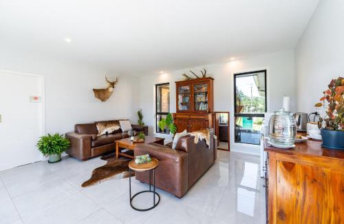 Tarras House | Tarras Serenity Haven - Mountain Views and Calm