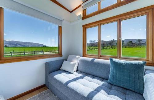 Tarras House | Tarras Tiny Haven - Wake up to Breathtaking Mountains