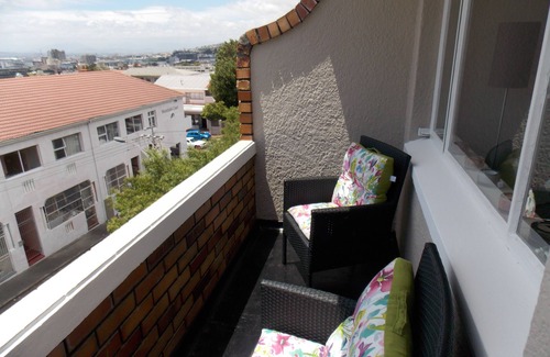 Cape Town City Centre Apartment | Tasteful apartment with city and Lions Head 2 balconies