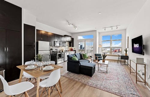 Deep Ellum Apartment | Tasteful Apt in Central Dallas with Parking and Pool