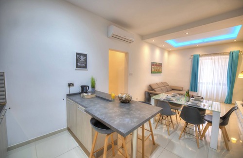 Gzira Apartment | Tastefully furnished 3beds/3baths, 2balconies WVID1
