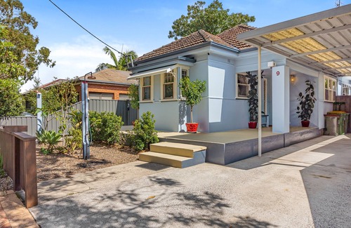 Ettalong Beach House | Tayla’s Beach House. Walk to beach