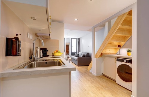 Quartier de la Porte-Saint-Denis Apartment | TBS 252- Mezzanine apartment in the heart of Paris