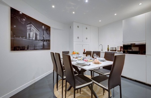 Les Iles Apartment | TBS 299 - Pretty suite near Notre-Dame Cathedral