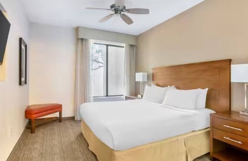 North Scottsdale Resort | TCP Waste Management Golf entrance is steps away from Hilton Links Resort