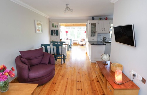 Carraroe Cottage | TEACH TEOLAI, pet friendly, with open fire in Carraroe, County Galway