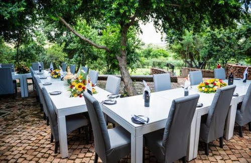 Madeteleli House | Teak Place Guest Rooms