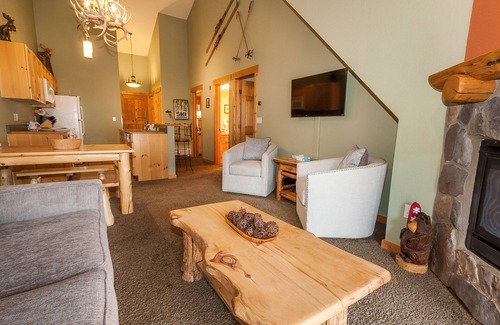 Mountain House Condo | Tenderfoot Lodge by Summit County Mountain Retreats