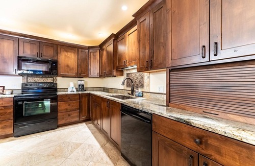 Mountain House Condo | Tenderfoot Lodge by Summit County Mountain Retreats