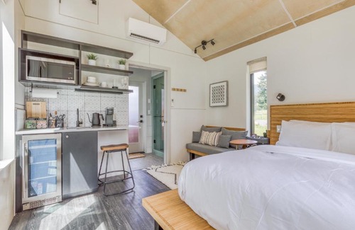 Stevenson Hotel | Tenzen Springs - Cabin 2