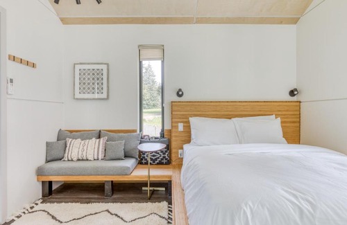 Stevenson Hotel | Tenzen Springs - Cabin 2
