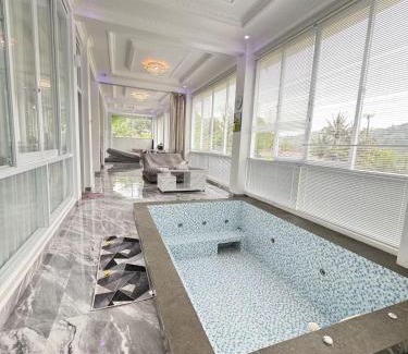 Bandung Villa | Teras Luhur Villa dengan Jacuzzi