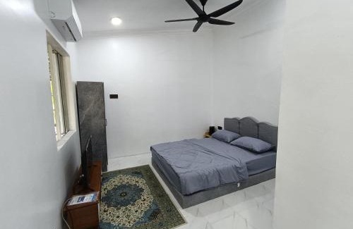 Dungun District House | Teratak Adamia Roomstay 03