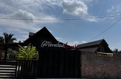 Kuala Langat District House | Teratak Sarah Guesthouse