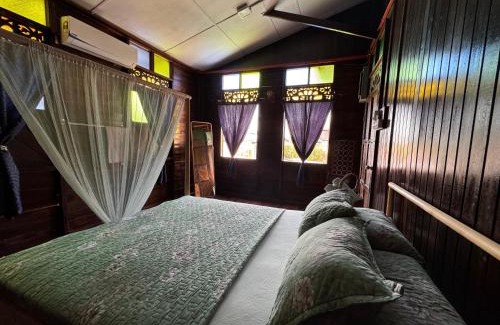 Kuala Langat District House | Teratak Sarah Guesthouse