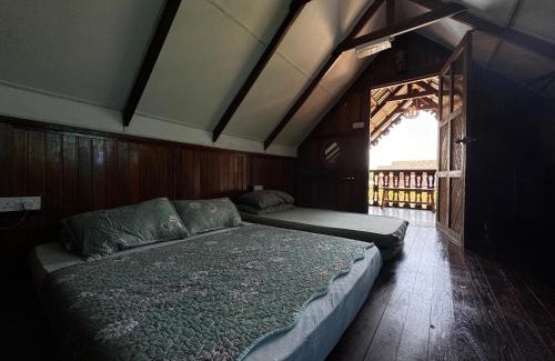 Kuala Langat District House | Teratak Sarah Guesthouse