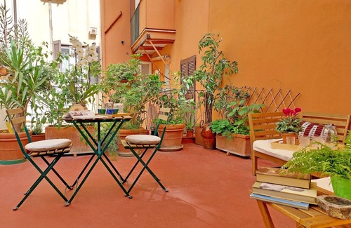 Rione VII Regola Apartment | Terrace Charming 3-bedroom apartment with WiFi, AC in Campo dei Fiori in Rome