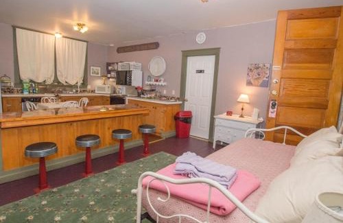 Bay View Hotel | Terrace Inn and 1911 Restaurant