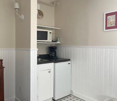 Bay View Hotel | Terrace Inn and 1911 Restaurant