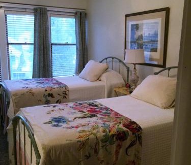 Bay View Hotel | Terrace Inn and 1911 Restaurant