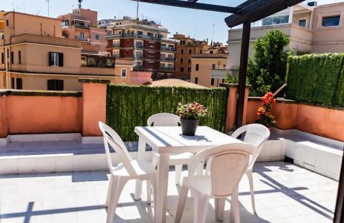 Quartiere XIII Aurelio Apartment | Terrace with view of Cupola San Pietro - Casa Claudia