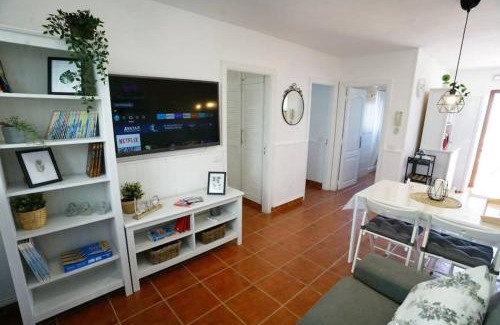 El Guincho Apartment | Terraza, céntrico pueblo aparcamiento cerca