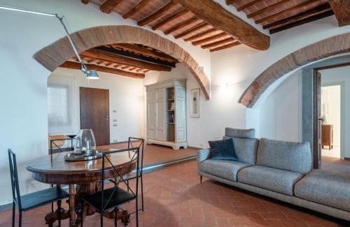 San Miniato Apartment | Terrazza su San Miniato con garage