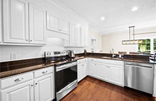 Grove Hill House | Terrific 5-bedroom home in Auburn, close to campus!