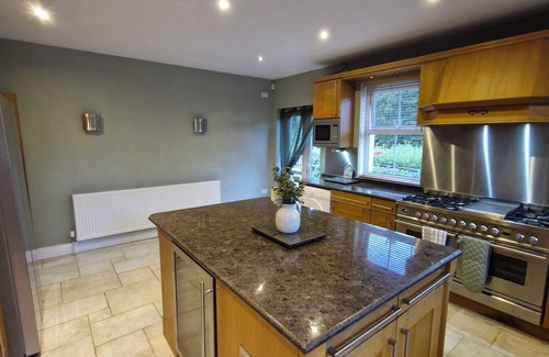 Aughrim House | Terrific 5-bedroom pet friendly house with WiFi in Aughrim