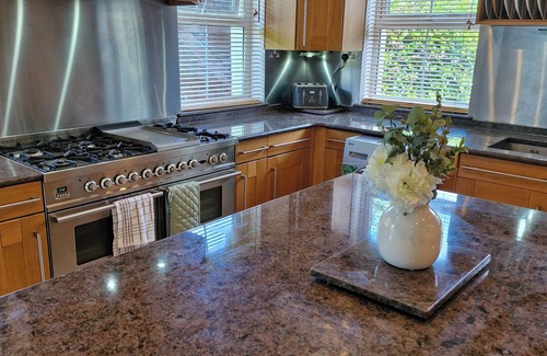 Aughrim House | Terrific 5-bedroom pet friendly house with WiFi in Aughrim